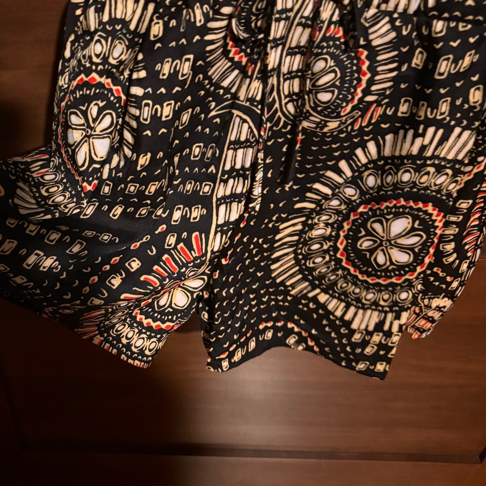 Source Unknown Black and Gold Patterned Romper - Picture 5 of 9